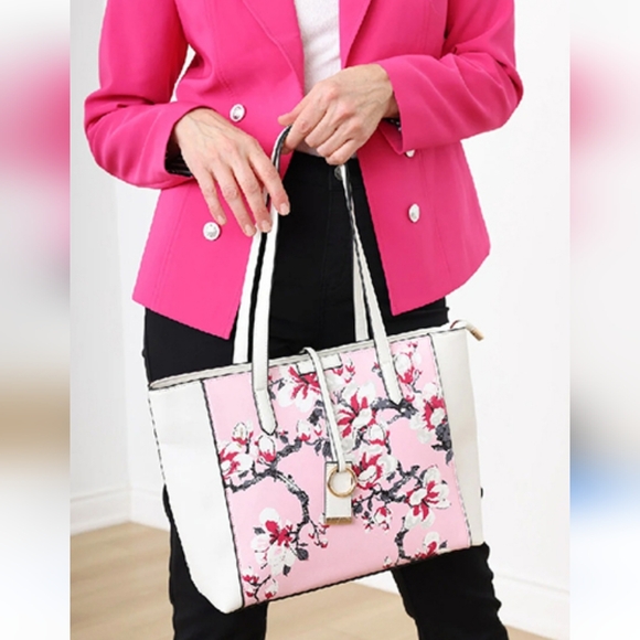 Beautiful Tote Style Handbag - Picture 2 of 5